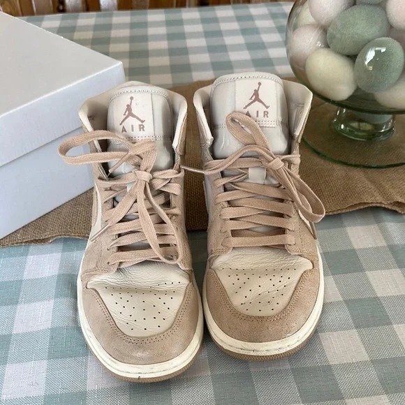 Air Jordan Mid SE - Women’s - Picture 5 of 6